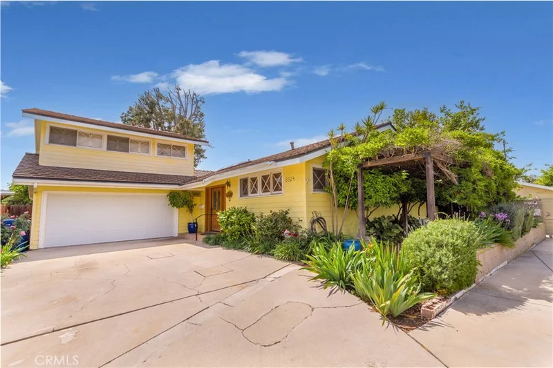8924 Chimineas Avenue, Northridge, CA 91325