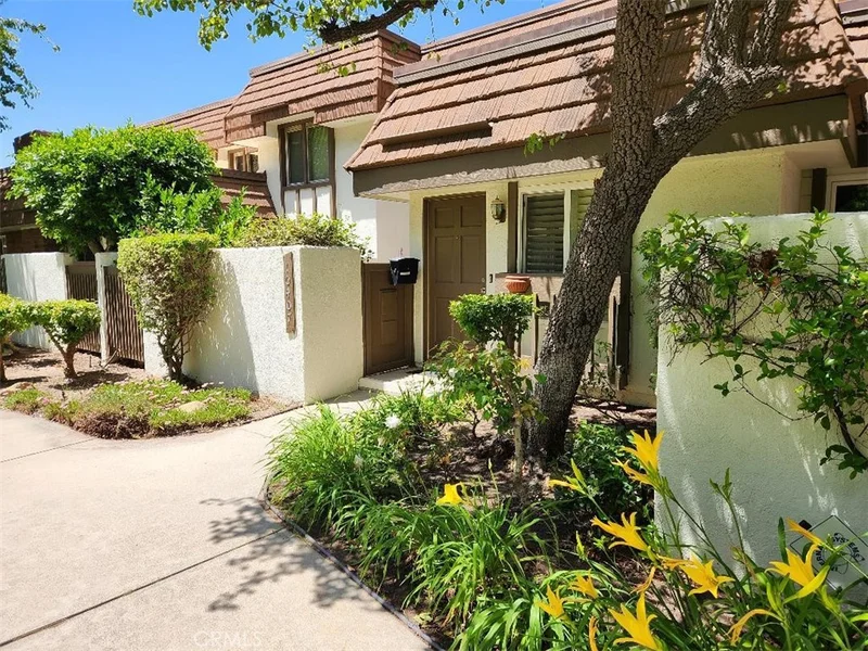 10407 Larwin Avenue, Chatsworth, CA 91311