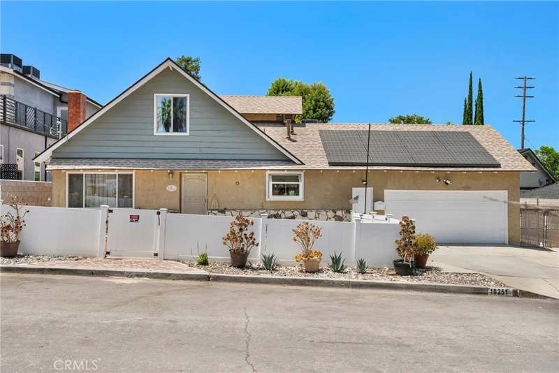 10251 Floralita Avenue, Sunland, CA 91040