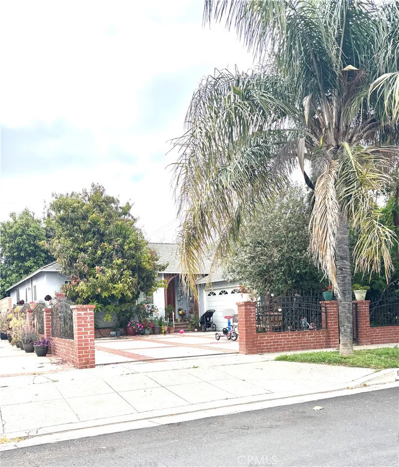 8900 Geyser Avenue, Northridge, CA 91324