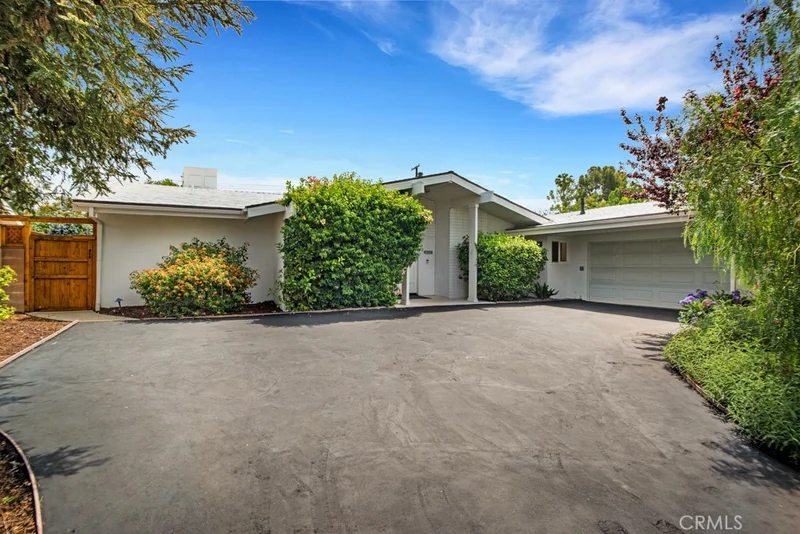 10208 Oak Park Avenue, Northridge, CA 91325