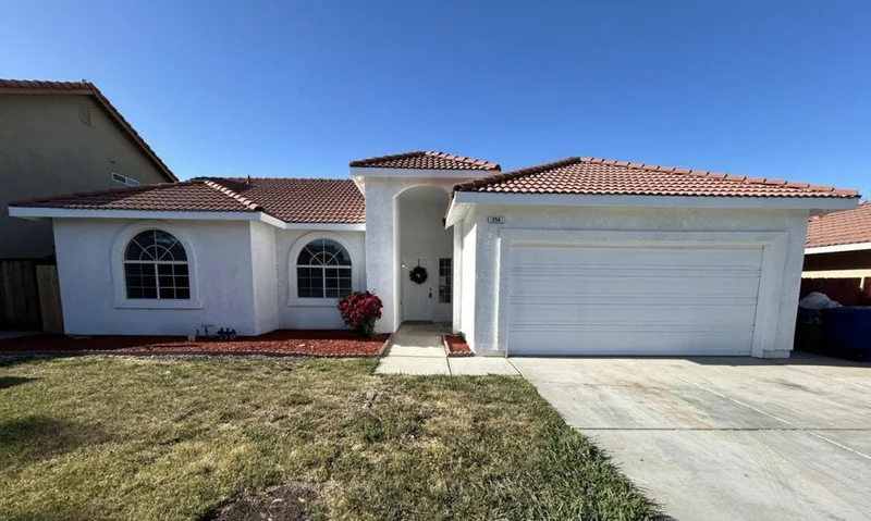 254 Driftwood Avenue, Los Banos, CA 93635