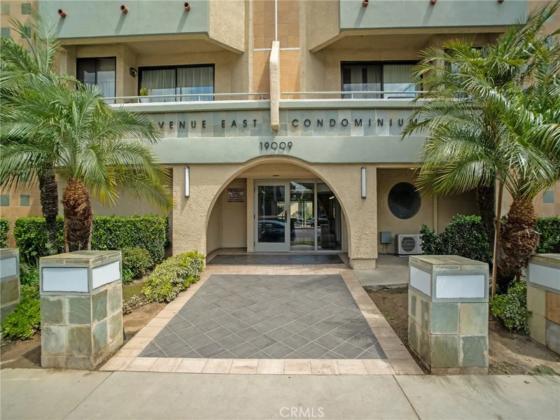 19009 Sherman Way 6, Reseda, CA 91335