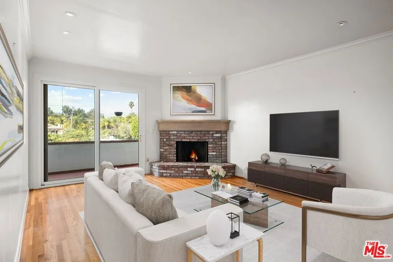 11755 Montana Avenue 308, Los Angeles, CA 90049