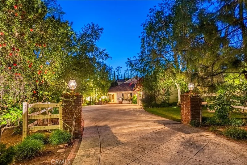 19 Dapplegray Road, Bell Canyon, CA 91307