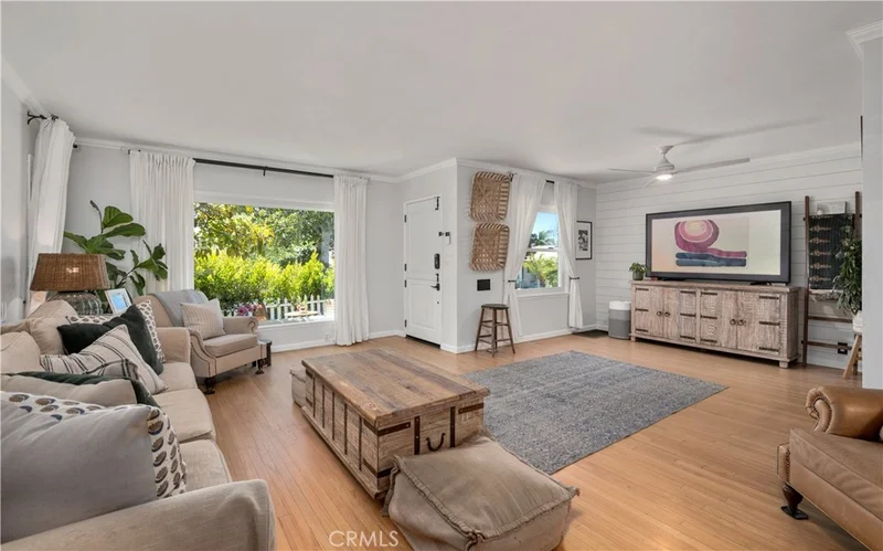 7952 Belton Drive, Los Angeles, CA 90045
