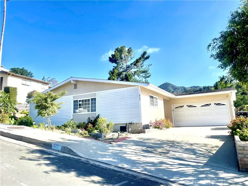 623 Benowe Scotia Road, Glendale, CA 91207