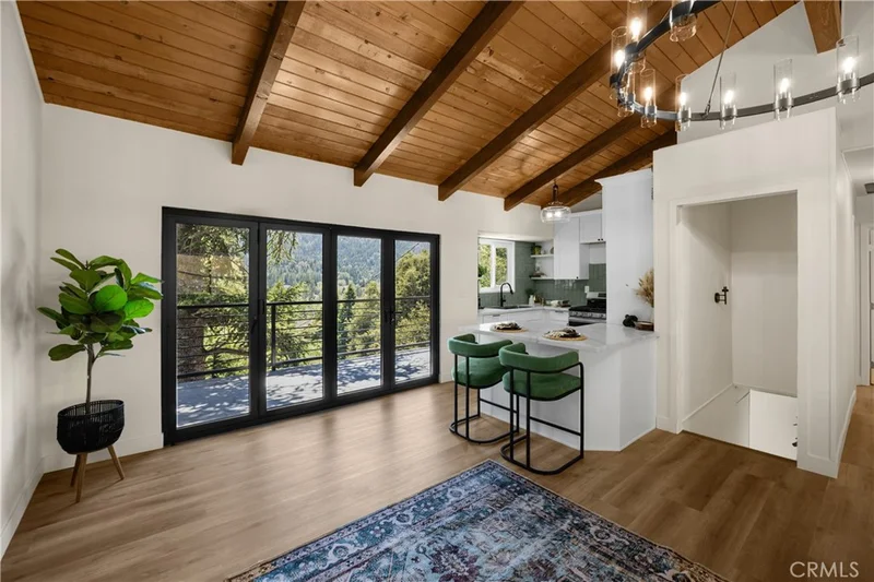 417 Delle Drive, Crestline, CA 92325