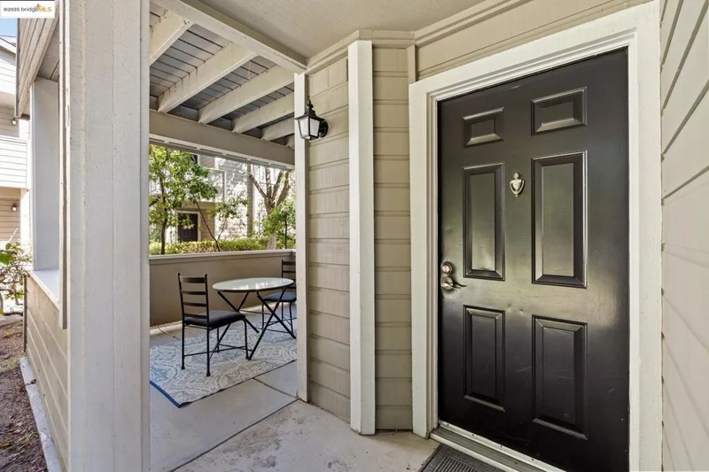 520 Canyon Oaks D, Oakland, CA 94605