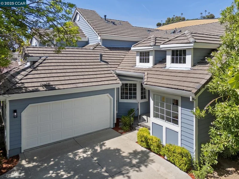 900 Arrowhead Ter, Clayton, CA 94517