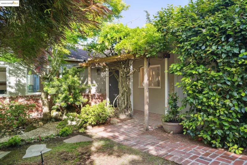 1025 Creston Rd, Berkeley, CA 94708