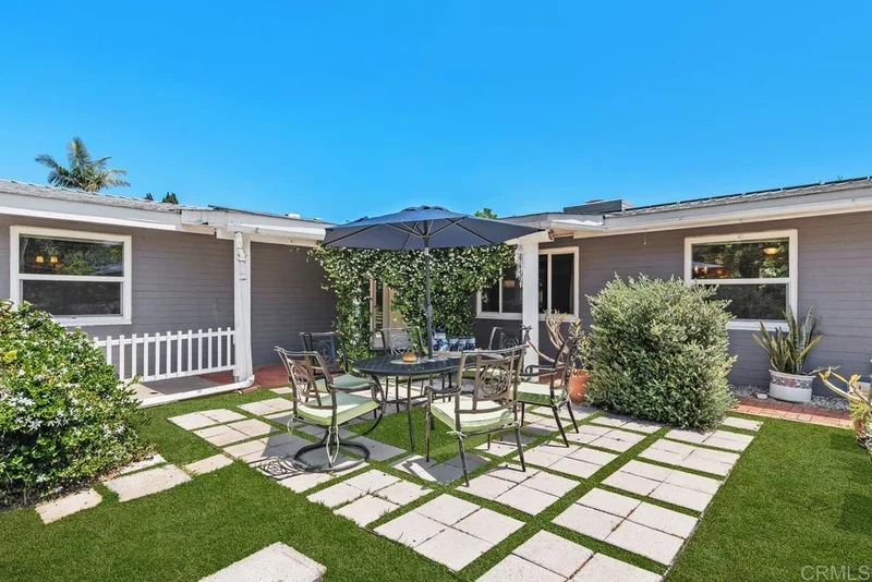 412 Osborne St., Vista, CA 92084