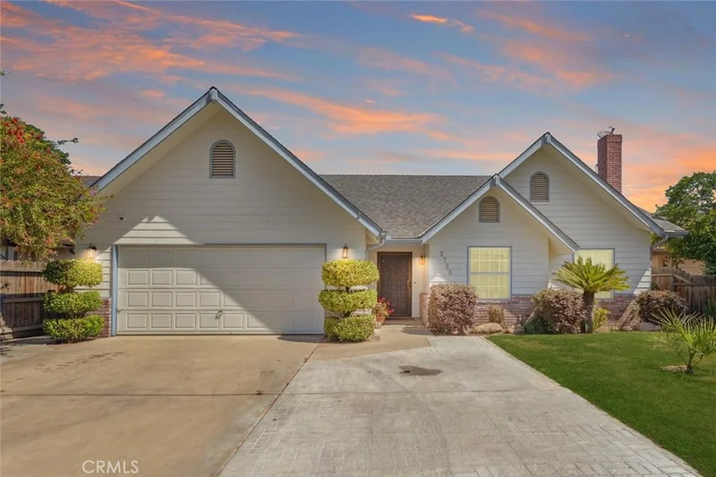 2728 W Hemlock Court, Visalia, CA 93277