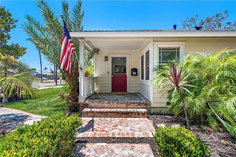 729 W Wilshire Avenue