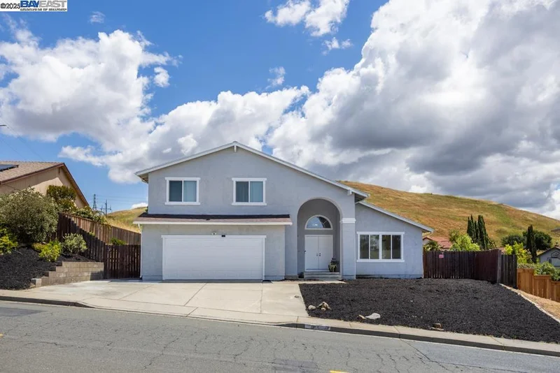 457 Violet Rd, Hercules, CA 94547