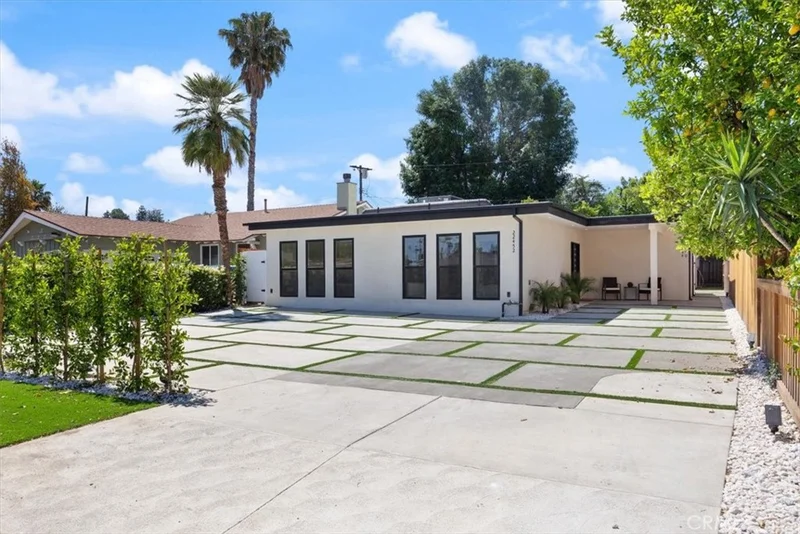 22452 Dolorosa Street, Woodland Hills, CA 91367