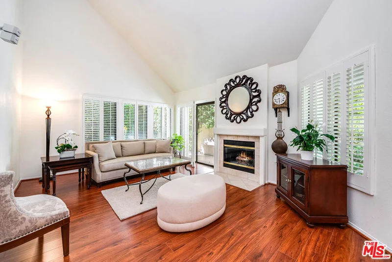 18731 Hatteras Street 26, Tarzana, CA 91356