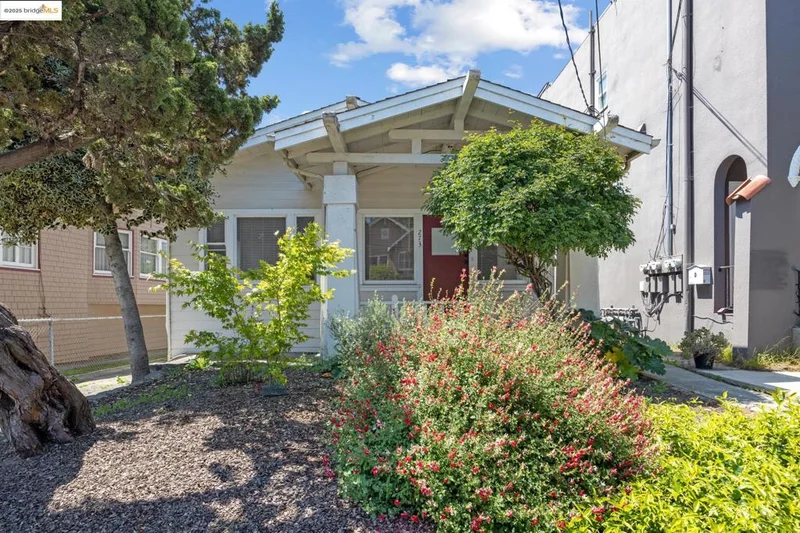 273 38th St, Oakland, CA 94611