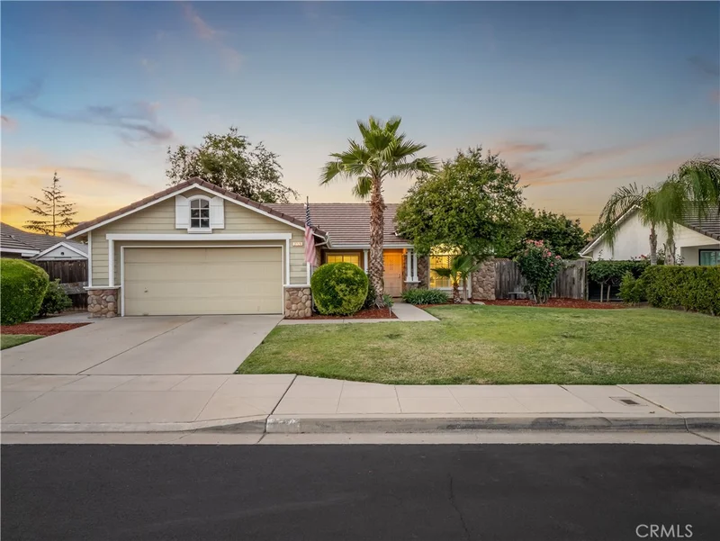 2725 Beverly Avenue, Clovis, CA 93611