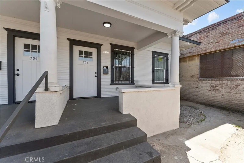 752 17th, Los Angeles, CA 90021