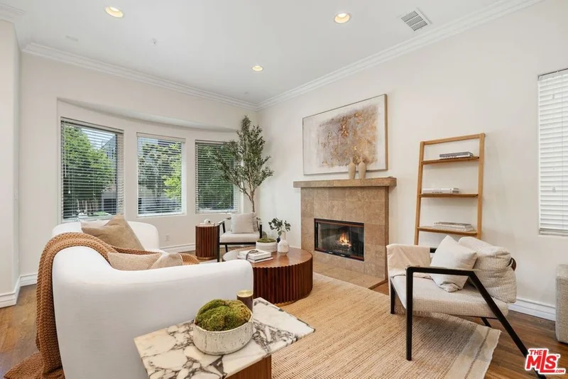 4125 W Hood Avenue 102, Burbank, CA 91505
