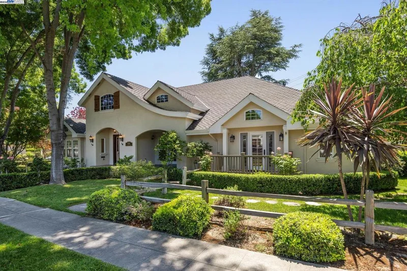628 Saint Mary St, Pleasanton, CA 94566