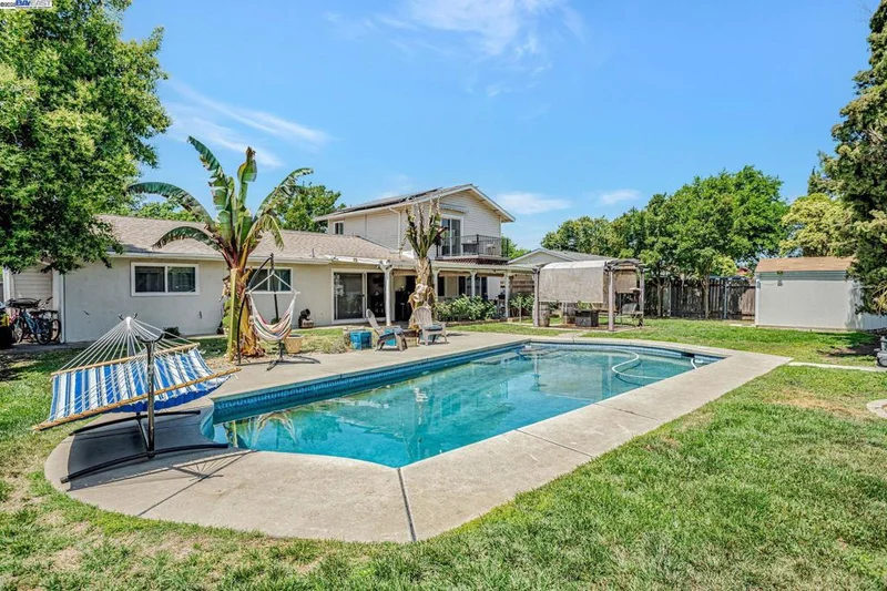 360 Calmace Dr
