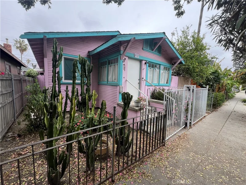 1137 Cabrillo Avenue, Venice, CA 90291