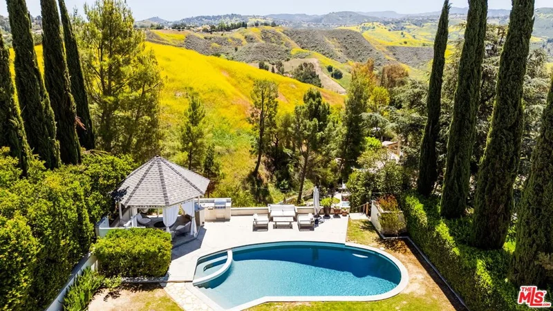 26024 Farmfield Road, Calabasas, CA 91302