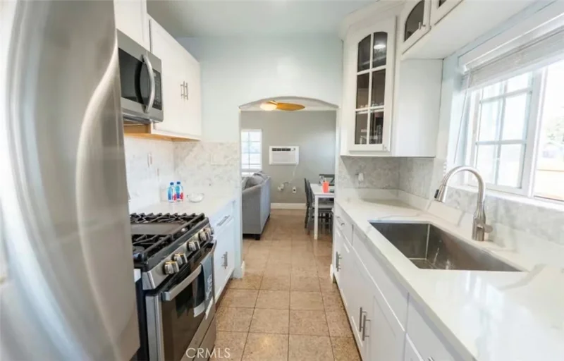 Photo 2 of 1390 Gundry Avenue