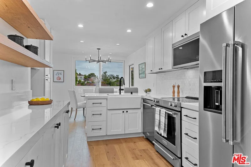 1233 N Flores Street 301, West Hollywood, CA 90069