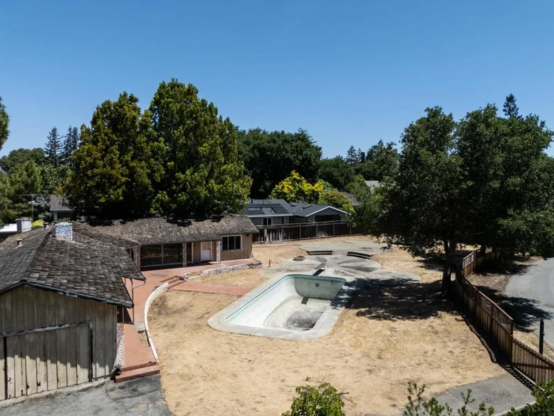 225 Live Oak Lane, Los Altos, CA 94022
