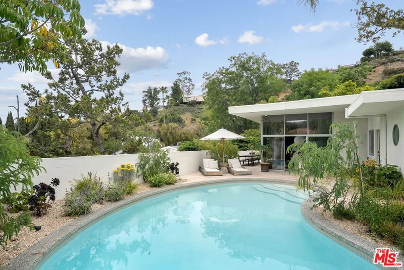 11513 Dona Cecilia Drive, Studio City, CA 91604