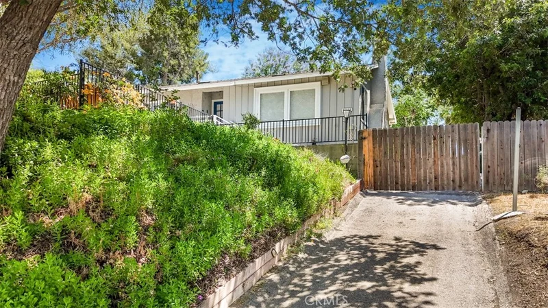 22960 Crespi Street, Woodland Hills, CA 91364