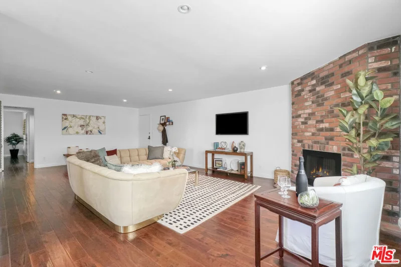 11337 Nebraska Avenue 201, Los Angeles, CA 90025