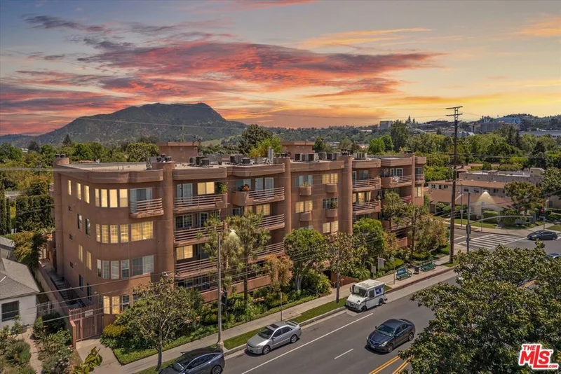 4310 Cahuenga Boulevard 304, Toluca Lake, CA 91602
