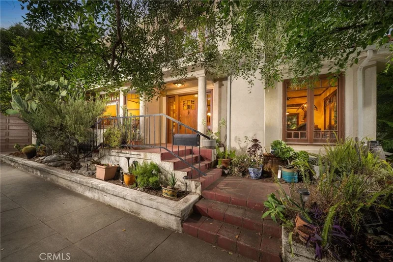 125 W 11th Street, Claremont, CA 91711