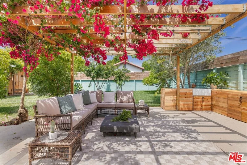 11245 Culver Park Drive, Culver City, CA 90230