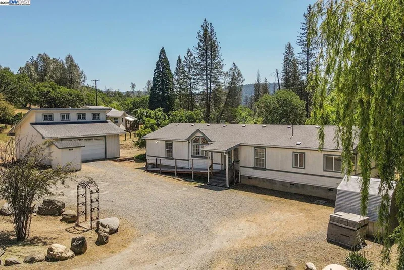 31 Rocky Road, Weaverville, CA 96093