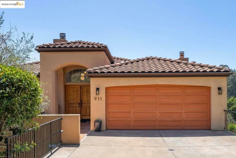 911 Aquarius Way, Oakland, CA 94611