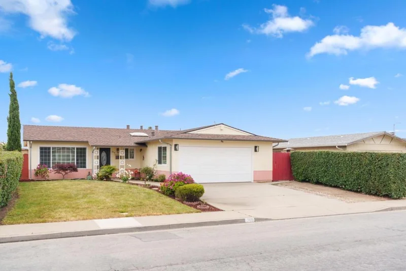 556 Los Coches Avenue, Salinas, CA 93906