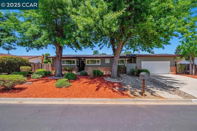 5555 Southbrook Dr, Clayton, CA 94517
