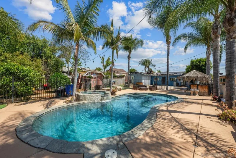 124 E View St, Fallbrook, CA 92028