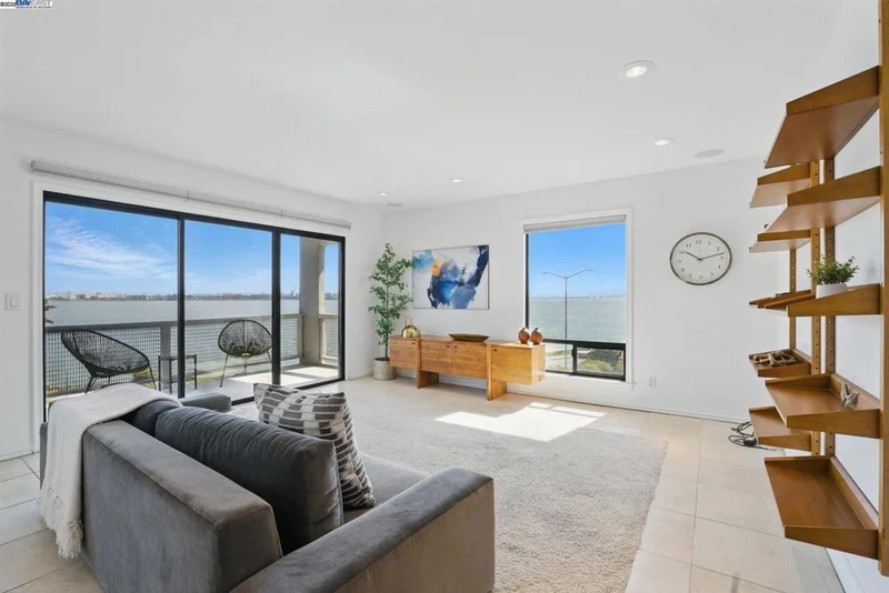 3 Commodore Dr 356, Emeryville, CA 94608