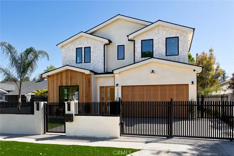 22640 Clarendon Street, Woodland Hills, CA 91367