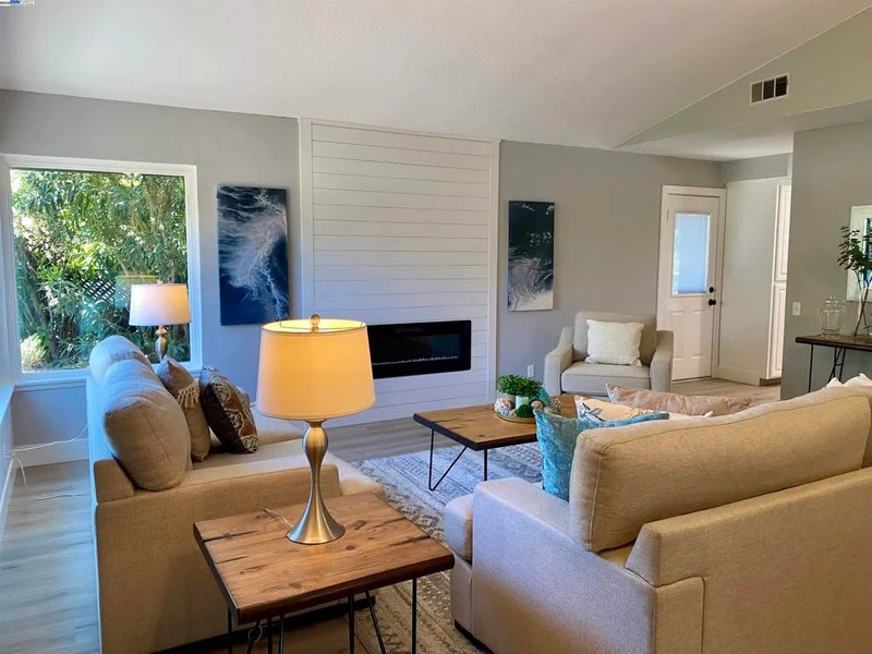 1833 Nakoma Ct