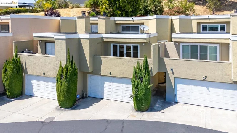 300 Locust Dr 6, Vallejo, CA 94591
