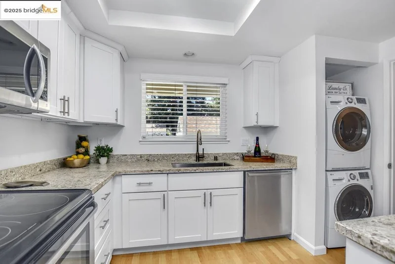 2587 Oak Rd A, Walnut Creek, CA 94597