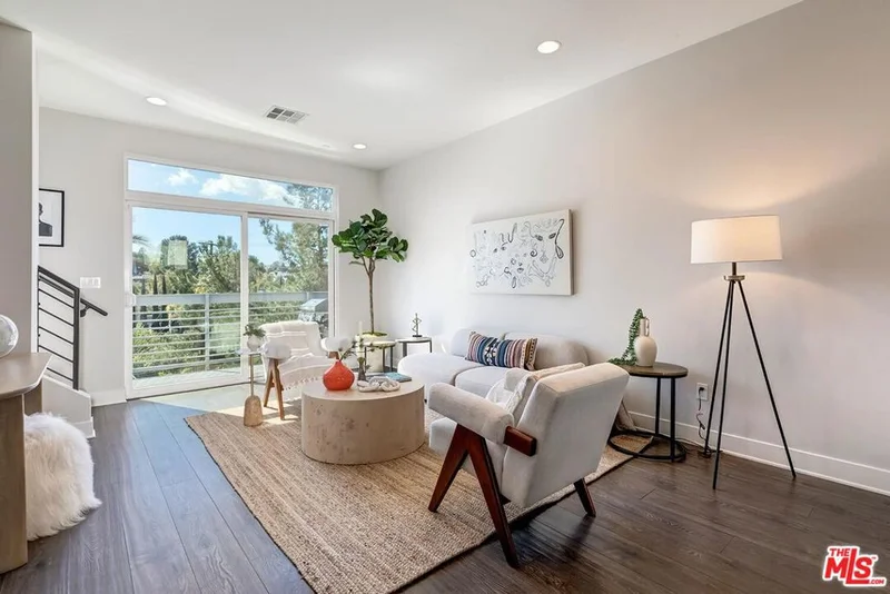 2753 Waverly Drive 506, Los Angeles, CA 90039