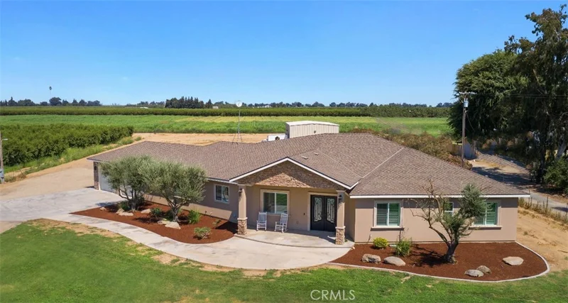 169 S 6th Avenue, Kingsburg, CA 93631